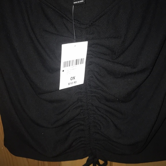 Cropped Ruched Top - Picture 3 of 3